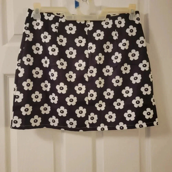 Shein mini 𝅺skirt - Picture 2 of 2